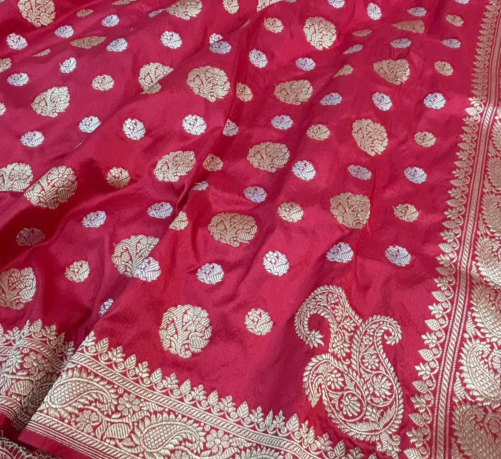 Exquisite Red Banarasi Handloom Pure Katan Silk Sona Roopa Saree