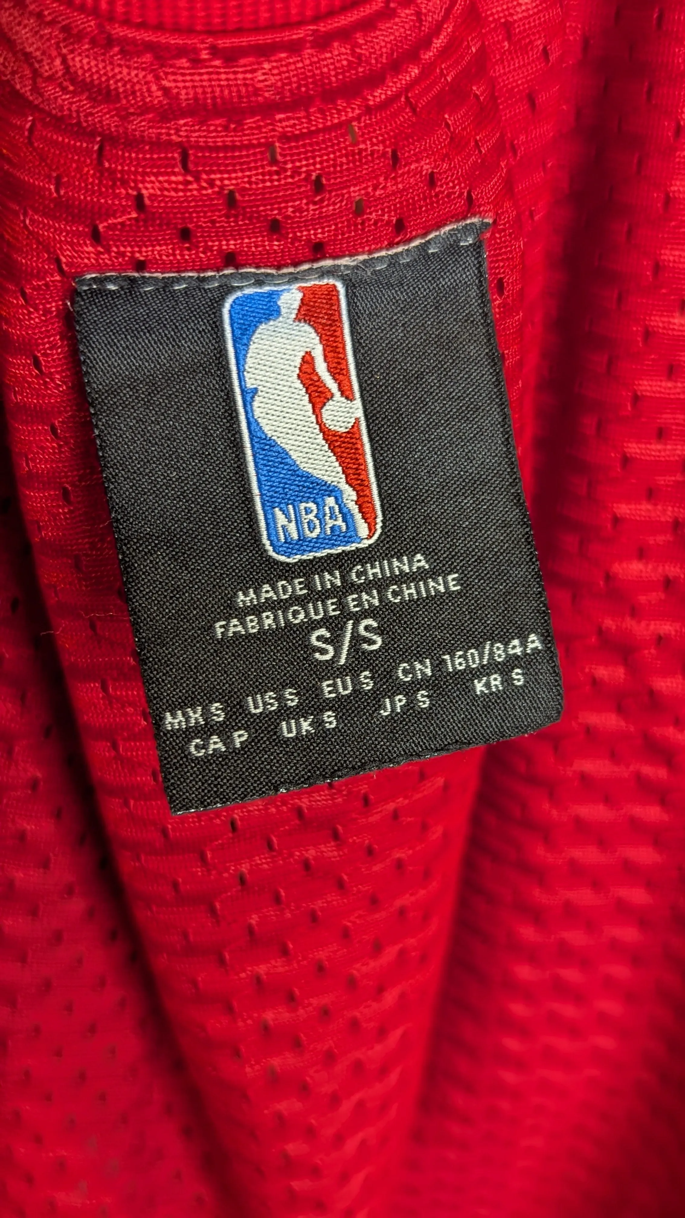 Forever21 NBA Chicago Bulls Cropped Mesh Tshirt