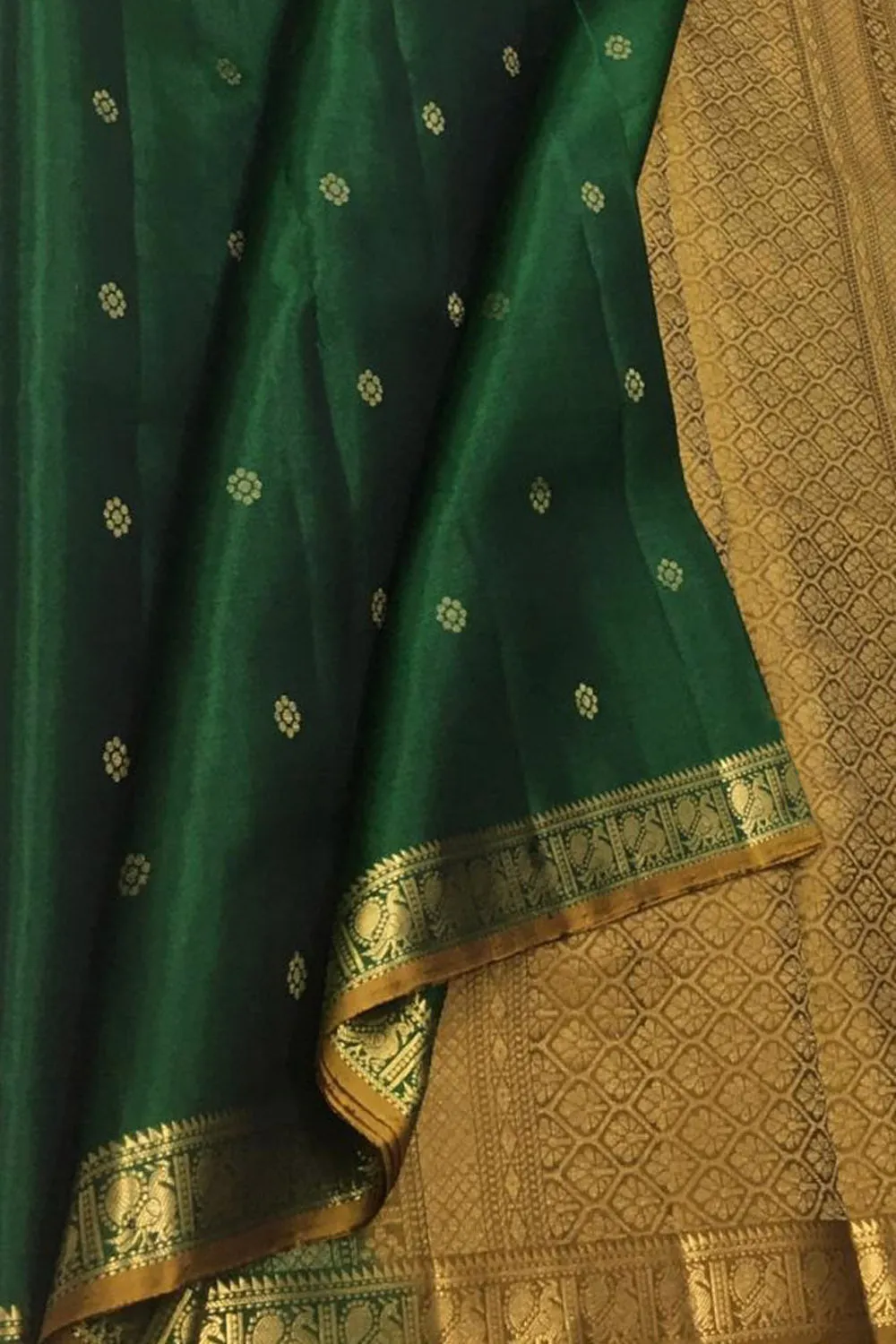 Green Handloom Kanjeevaram Pure Silk Saree - Elegant and Ethereal