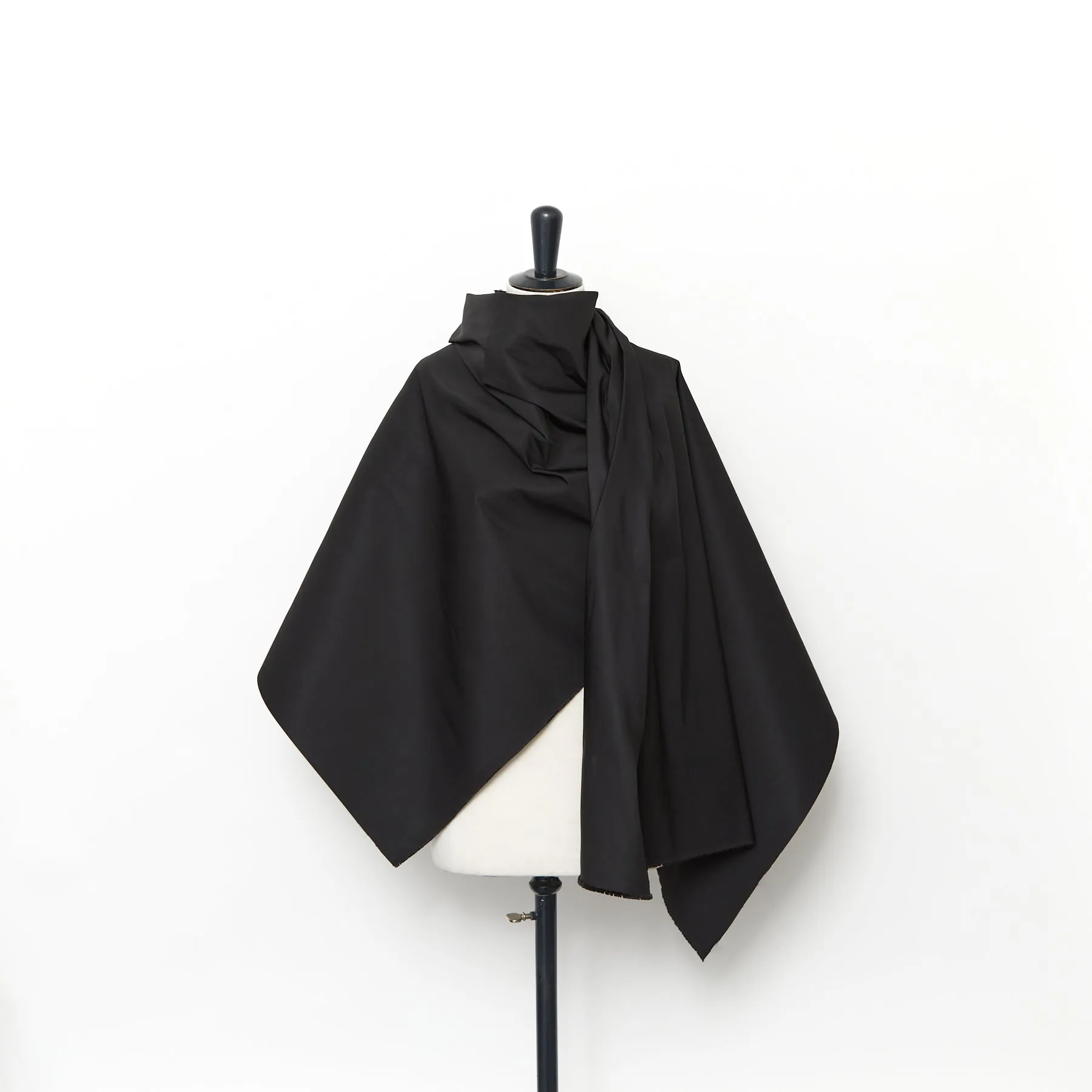 T24J06703 | Taffeta Ottoman